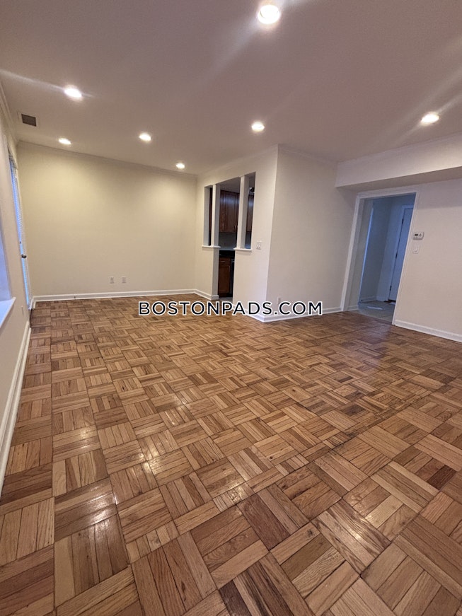 Chestnut Hill - $3,630+ /mo