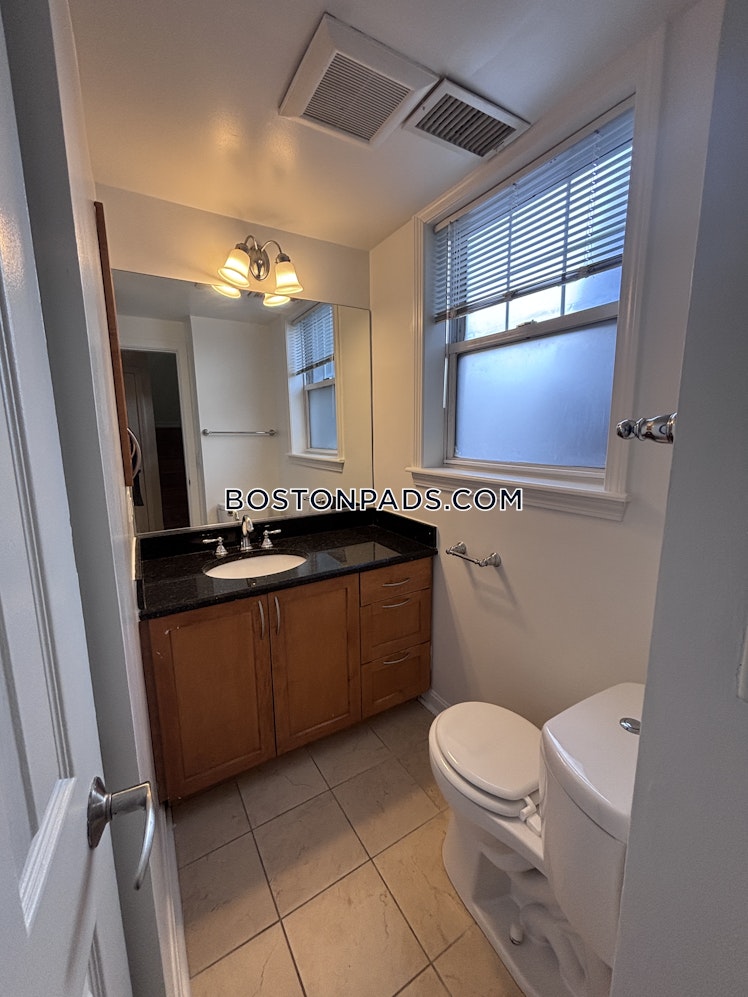 Independence Dr, Chestnut Hill