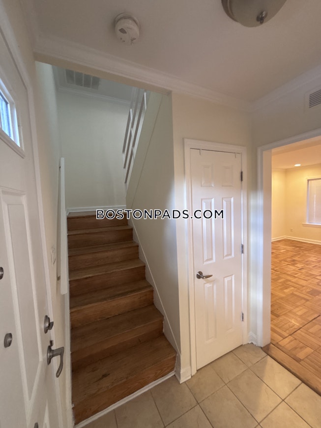 Chestnut Hill - $3,630+ /mo