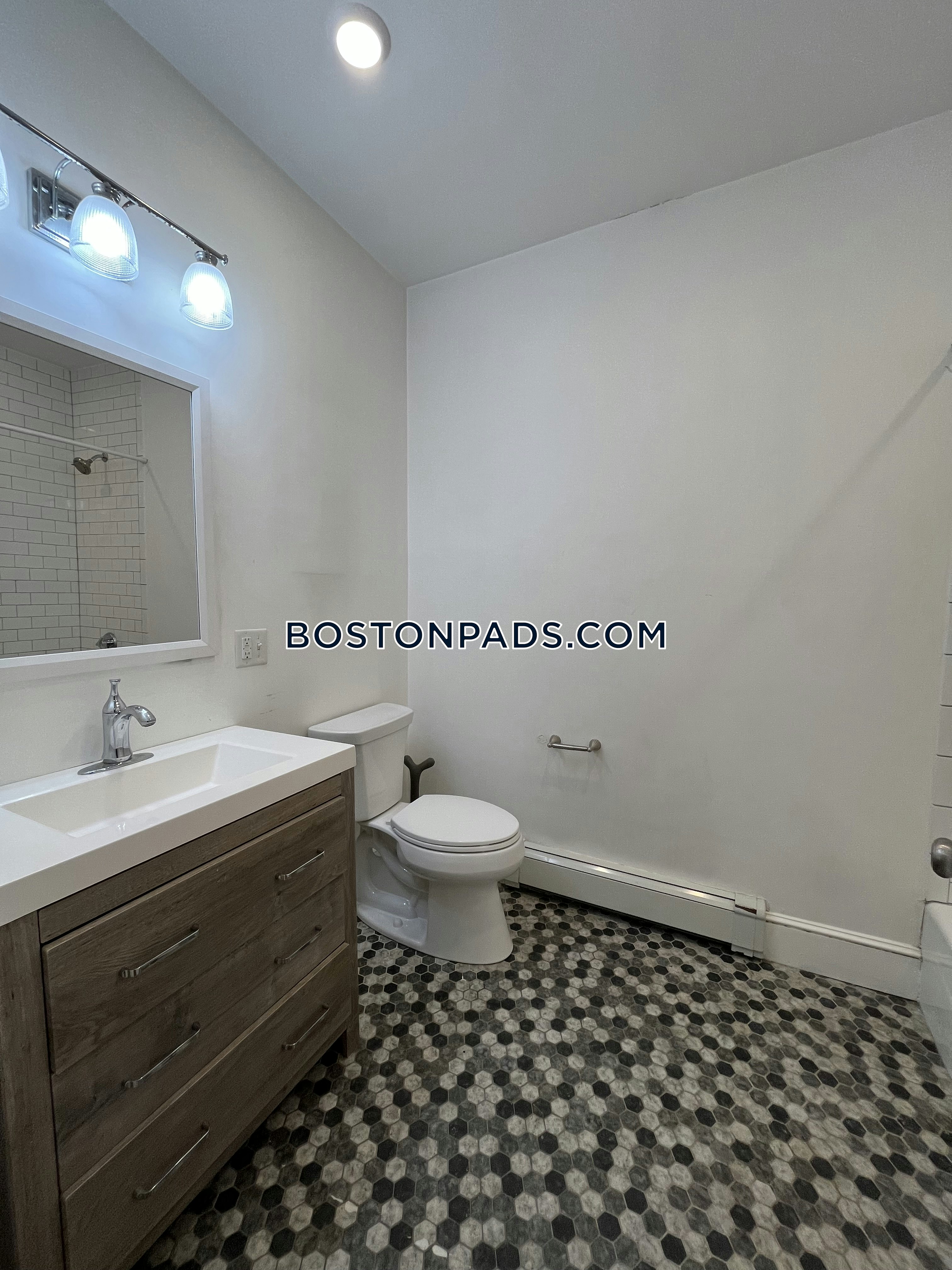 Boston - 2 Beds, 1 Baths