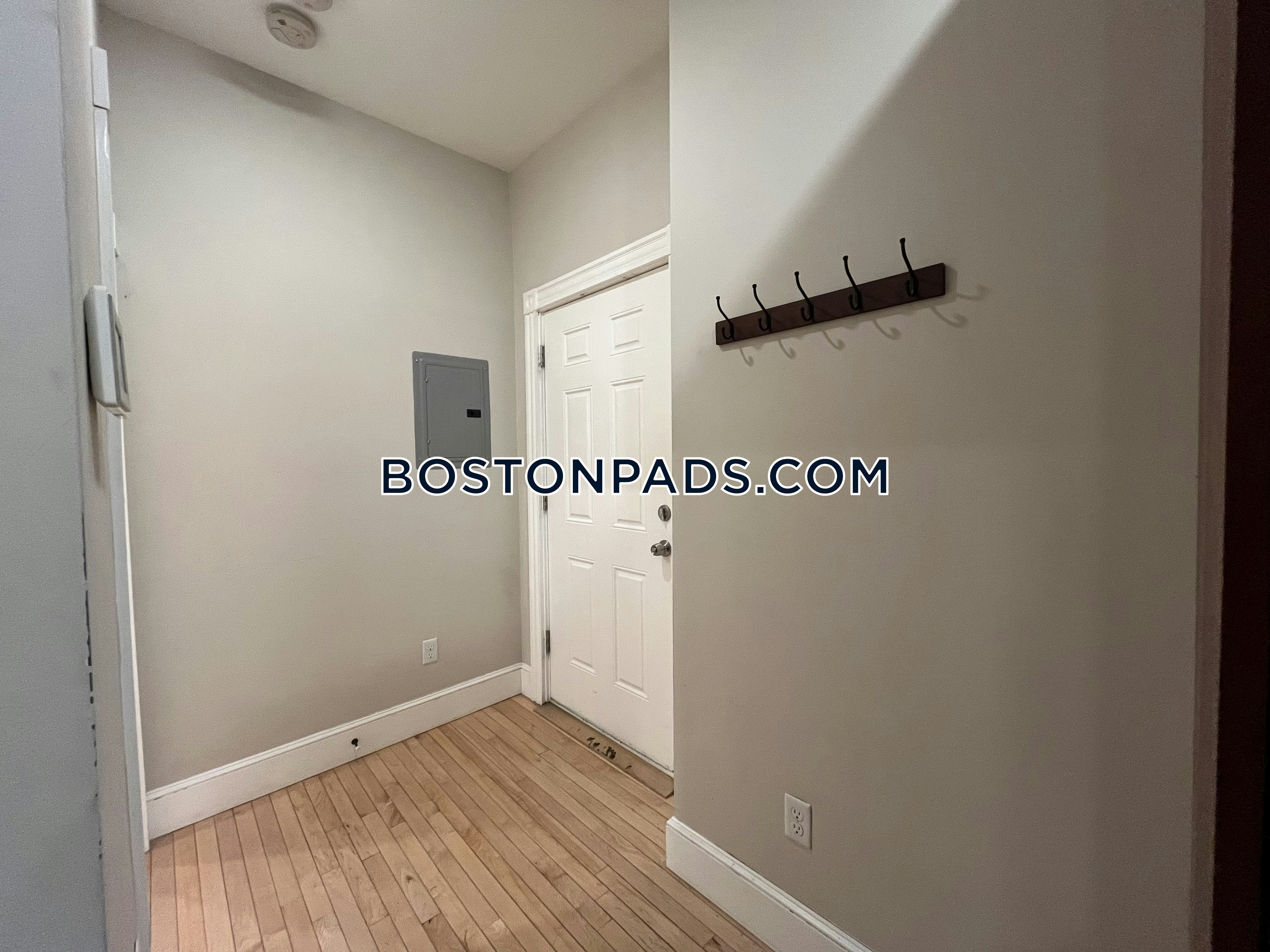 Boston - 2 Beds, 1 Baths
