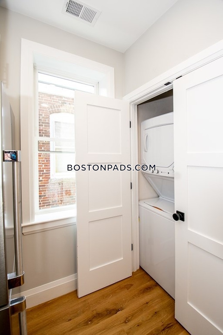 Frankfort St., Boston