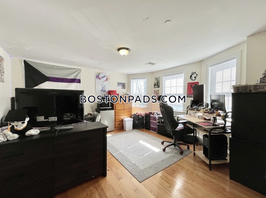 Boston - $7,700+ /month