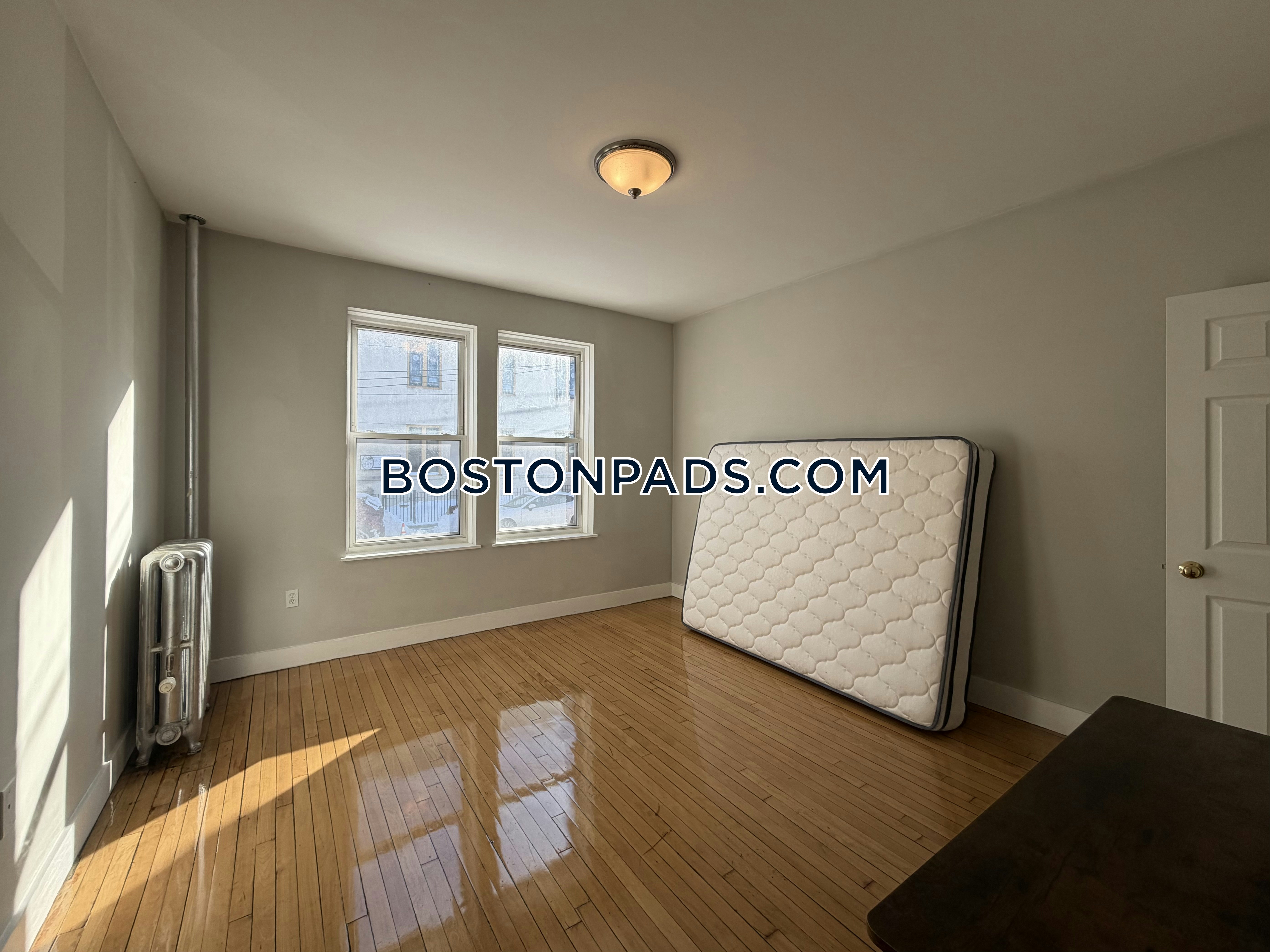 Boston - 5 Beds, 2 Baths