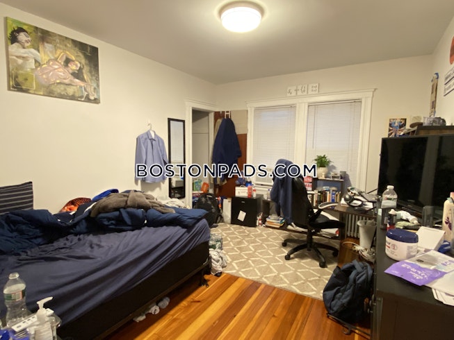 Medford - $5,800+ /mo