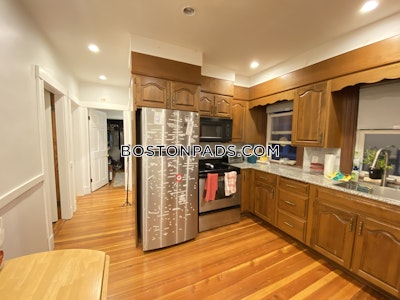 Medford 5 Beds 1 Bath  Tufts - $5,800 No Fee