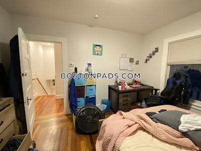 Medford 5 Beds 1 Bath  Tufts - $5,800 No Fee