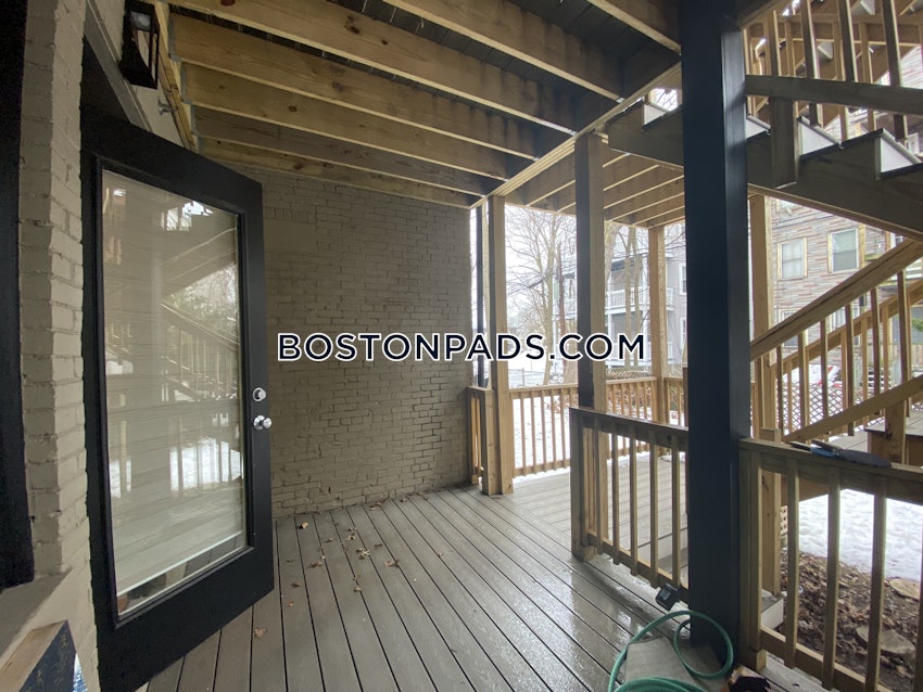 BOSTON - MISSION HILL - 4 Beds, 2 Baths - Image 10