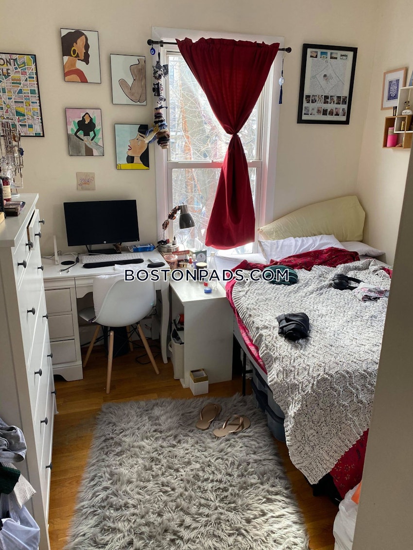 BROOKLINE- BOSTON UNIVERSITY - 4 Beds, 2 Baths - Image 4