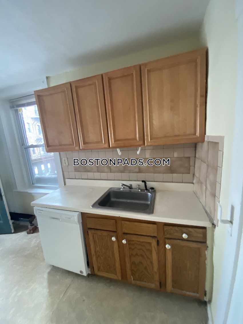 BOSTON - ALLSTON/BRIGHTON BORDER - 3 Beds, 1 Bath - Image 26