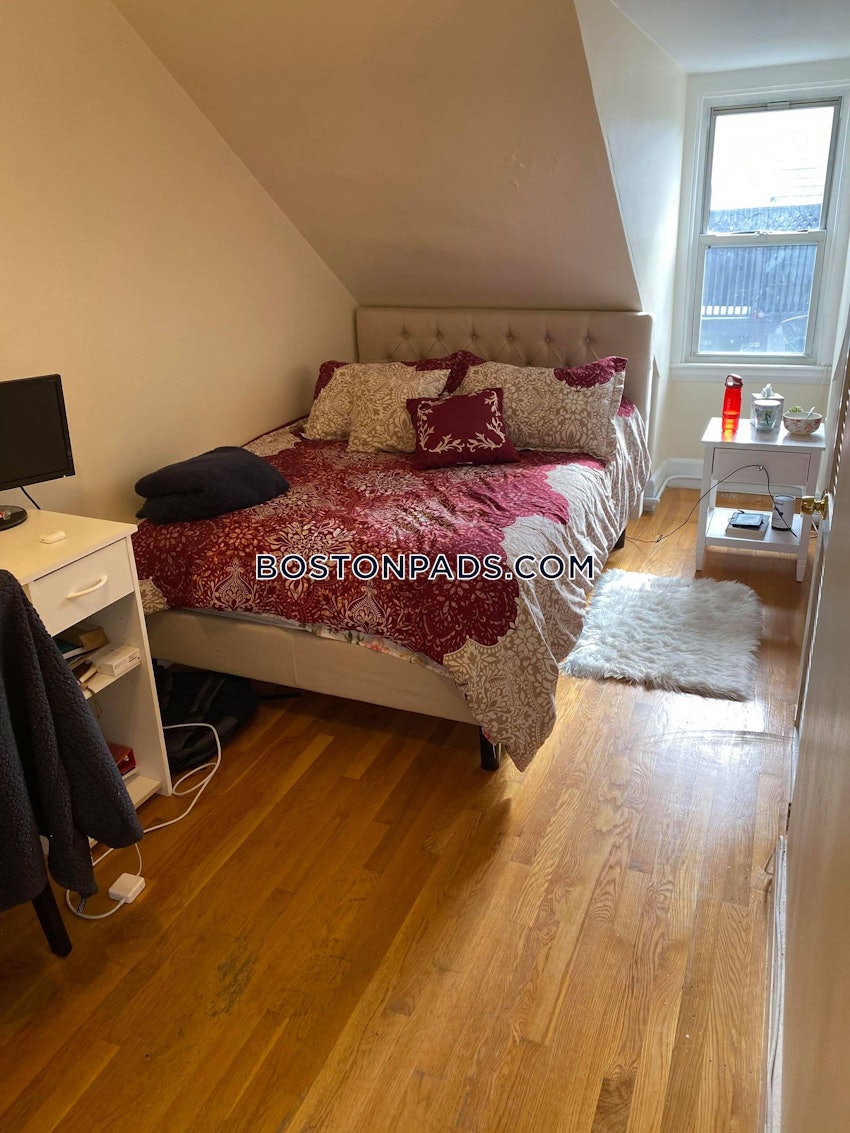 BROOKLINE- BOSTON UNIVERSITY - 4 Beds, 2 Baths - Image 8