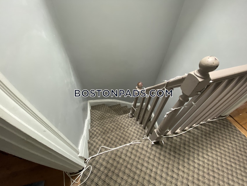 BOSTON - NORTHEASTERN/SYMPHONY - 4 Beds, 1.5 Baths - Image 3