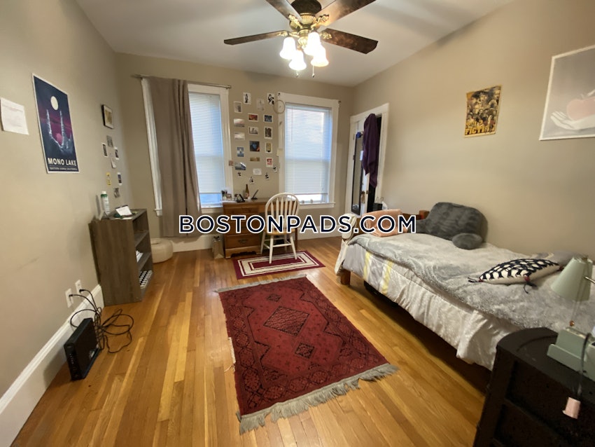 BOSTON - MISSION HILL - 4 Beds, 1 Bath - Image 10