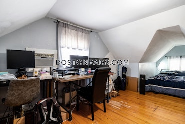 Boston - 4 Beds, 2 Baths