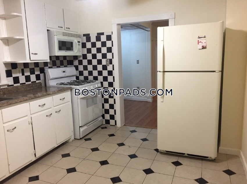 REVERE - 2 Beds, 1 Bath - Image 2