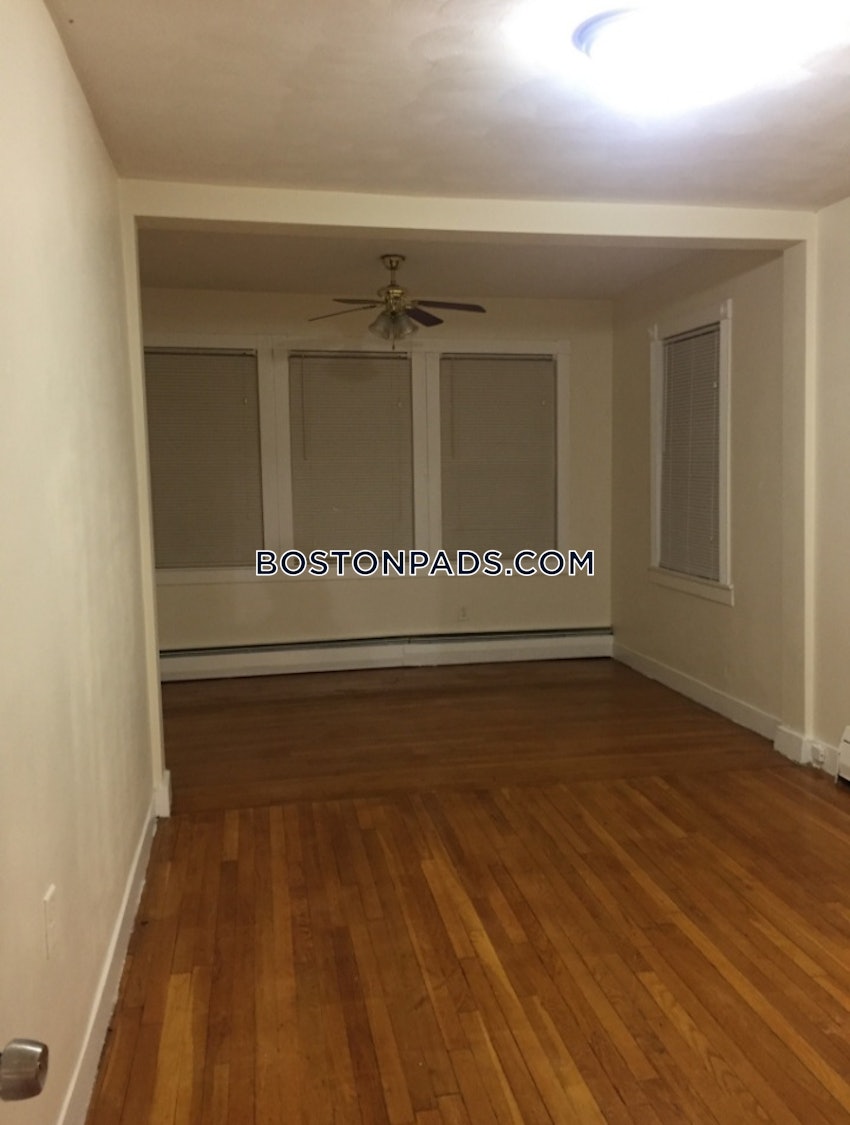 REVERE - 2 Beds, 1 Bath - Image 4