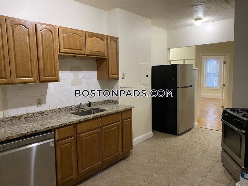 BOSTON - FORT HILL - 4 Beds, 1 Bath - Image 11