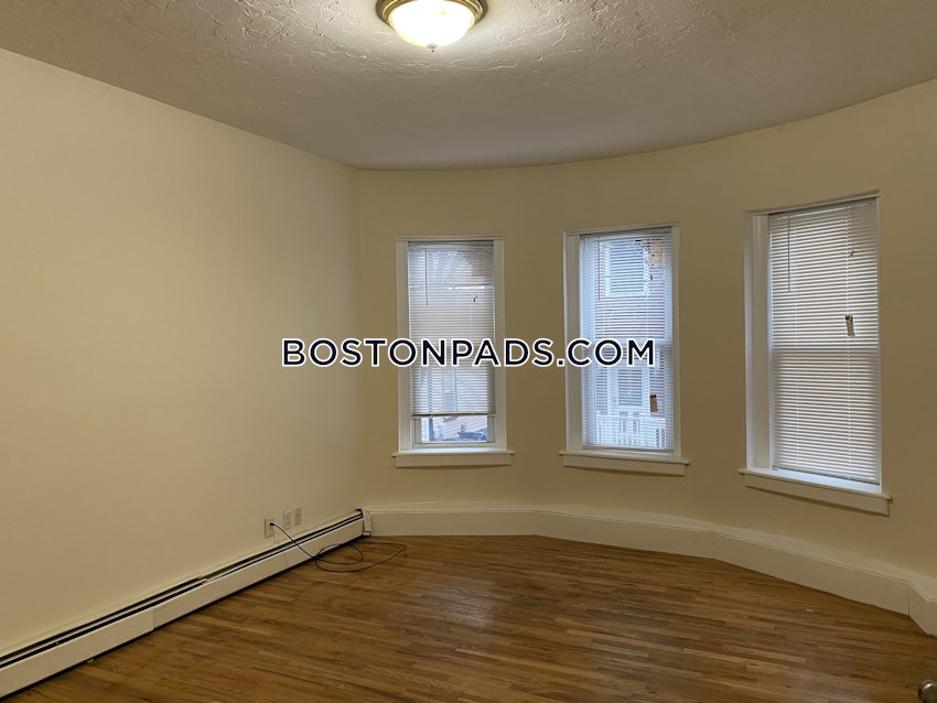 BOSTON - FORT HILL - 4 Beds, 1 Bath - Image 10