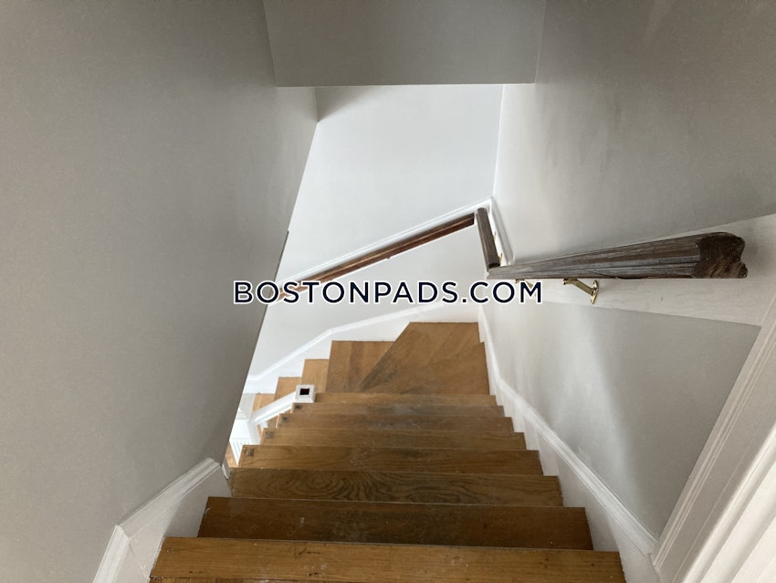 BOSTON - BRIGHTON - OAK SQUARE - 3 Beds, 1 Bath - Image 10