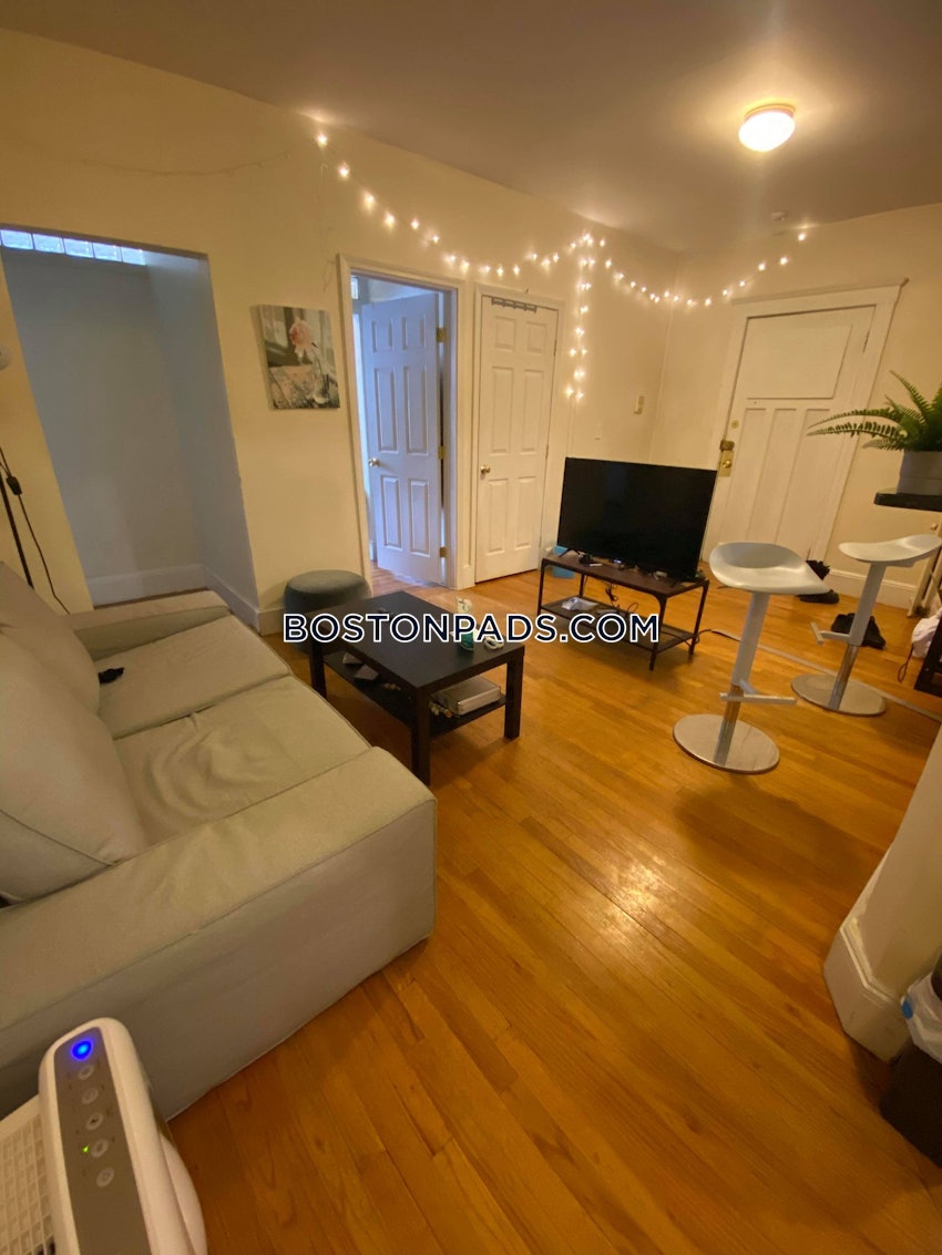 BROOKLINE- BOSTON UNIVERSITY - 4 Beds, 1 Bath - Image 4