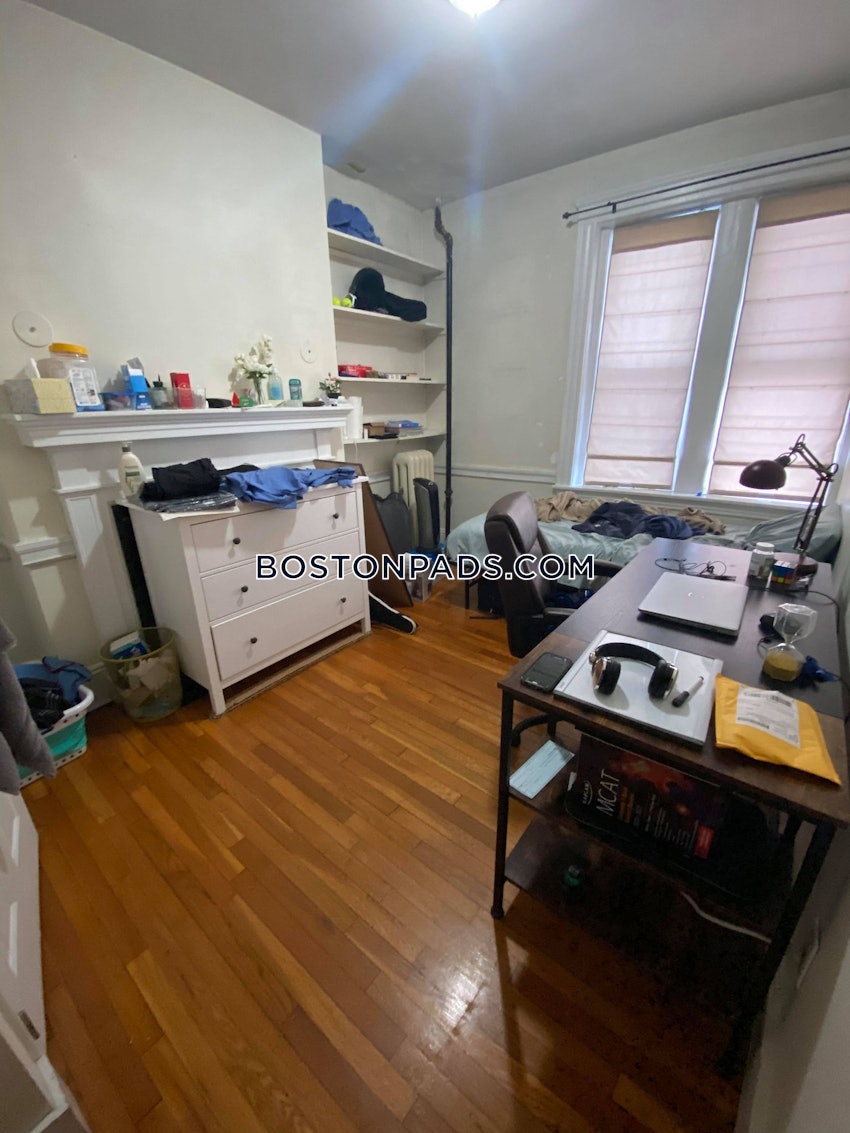 BROOKLINE- BOSTON UNIVERSITY - 4 Beds, 1 Bath - Image 6