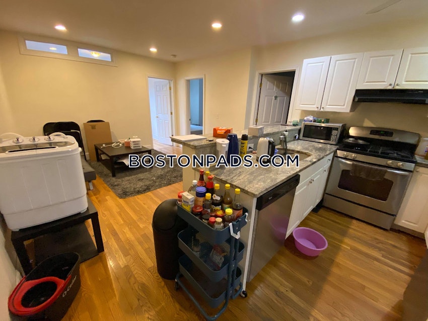 BROOKLINE- BOSTON UNIVERSITY - 3 Beds, 1 Bath - Image 2