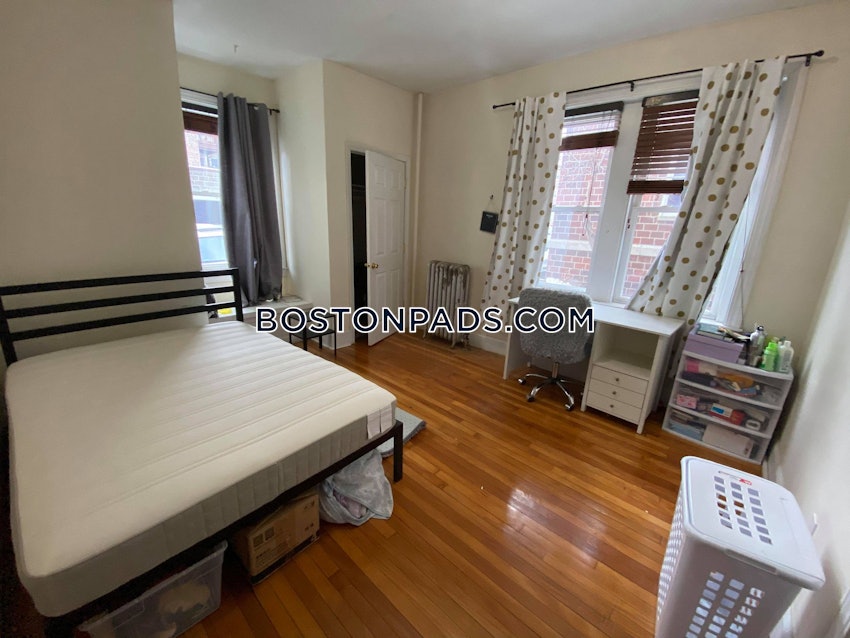 BROOKLINE- BOSTON UNIVERSITY - 3 Beds, 1 Bath - Image 3