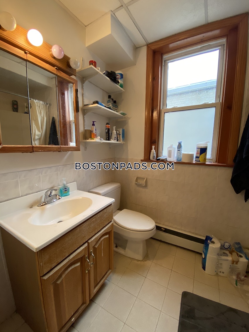 BROOKLINE- BOSTON UNIVERSITY - 4 Beds, 2 Baths - Image 11