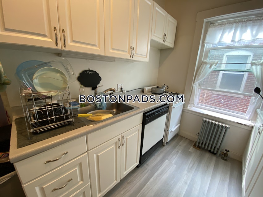 BOSTON - ALLSTON/BRIGHTON BORDER - 3 Beds, 1 Bath - Image 5