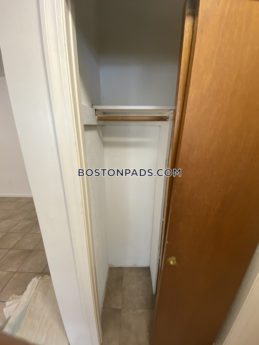 WOBURN - 1 Bed, 1 Bath - Image 9