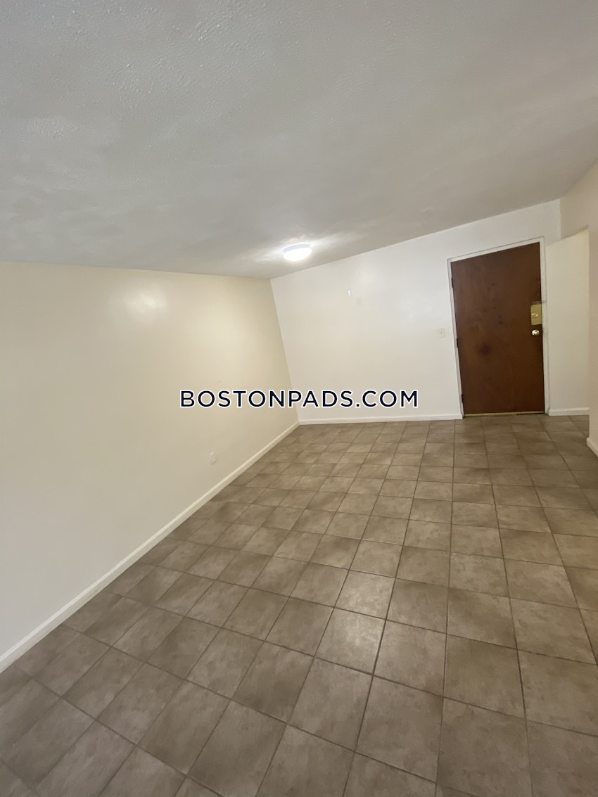 WOBURN - 1 Bed, 1 Bath - Image 3