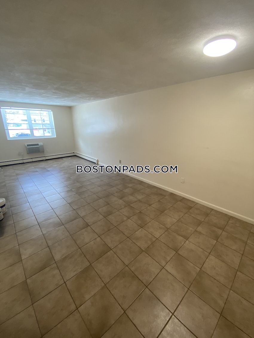 WOBURN - 1 Bed, 1 Bath - Image 1