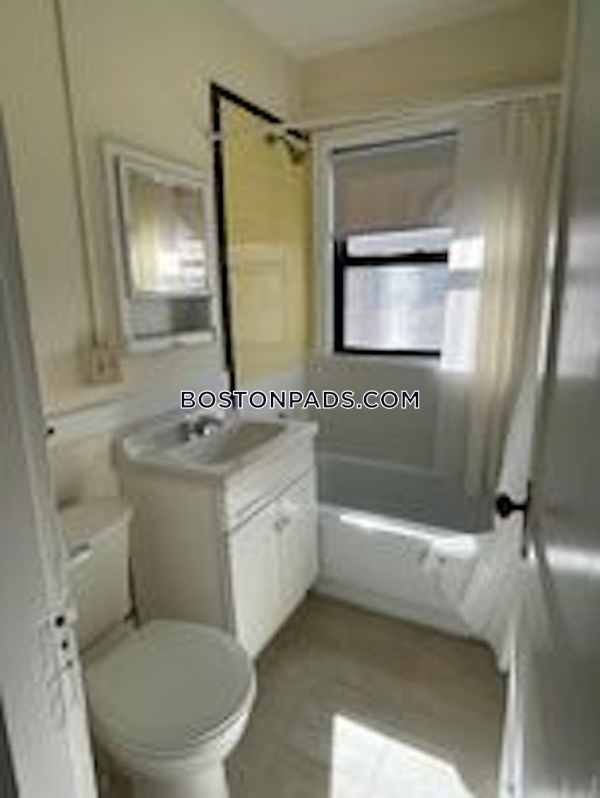 CAMBRIDGE - HARVARD SQUARE - 1 Bed, 1 Bath - Image 10