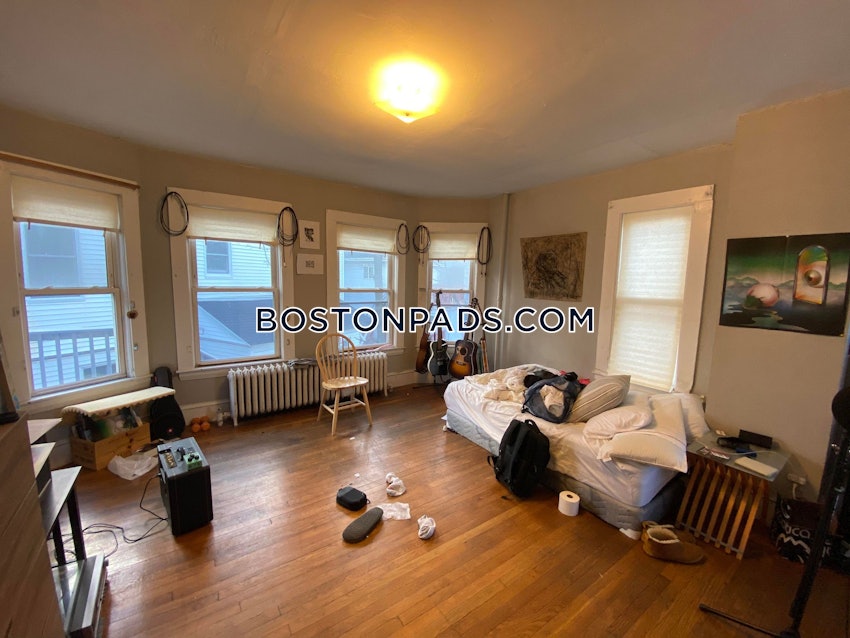 BOSTON - ALLSTON - 7 Beds, 3 Baths - Image 9