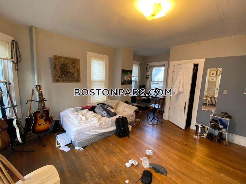 BOSTON - ALLSTON - 7 Beds, 3 Baths - Image 8
