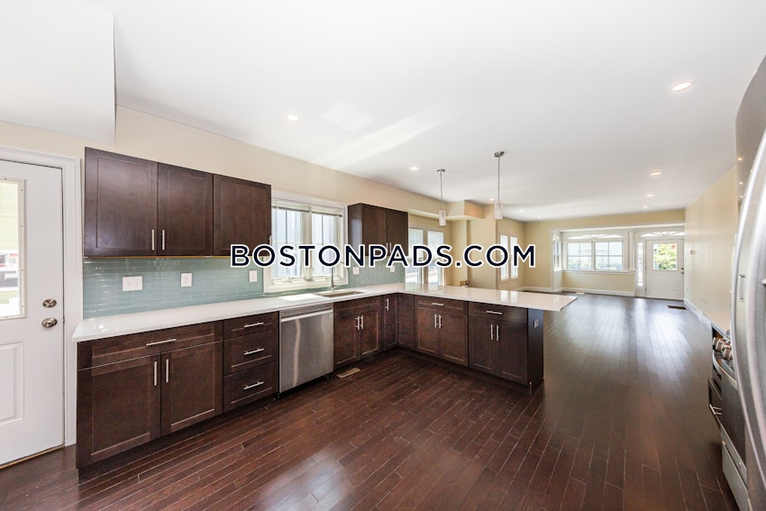 MEDFORD - TUFTS - 6 Beds, 5 Baths - Image 20