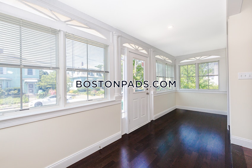 MEDFORD - TUFTS - 6 Beds, 5 Baths - Image 15