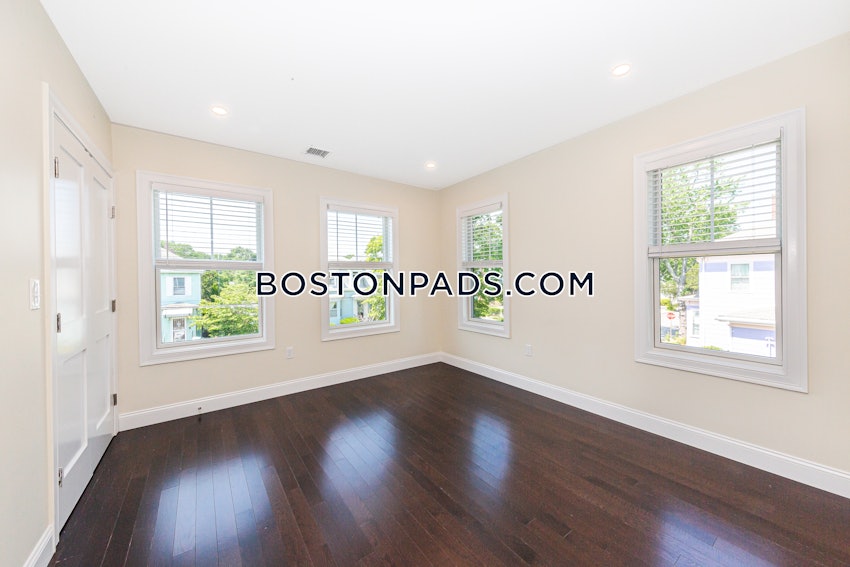 MEDFORD - TUFTS - 6 Beds, 5 Baths - Image 11