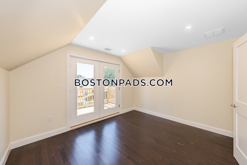 MEDFORD - TUFTS - 6 Beds, 5 Baths - Image 4