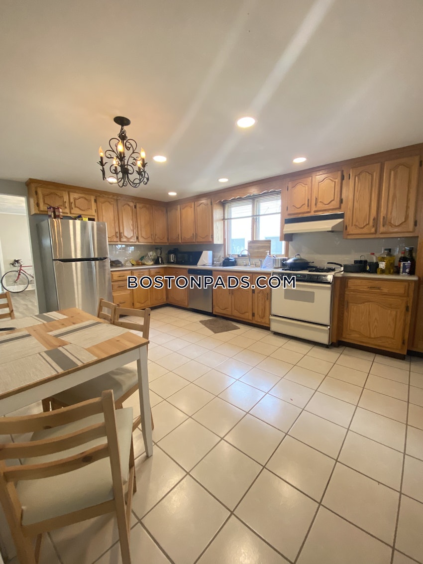 MEDFORD - TUFTS - 4 Beds, 2 Baths - Image 1