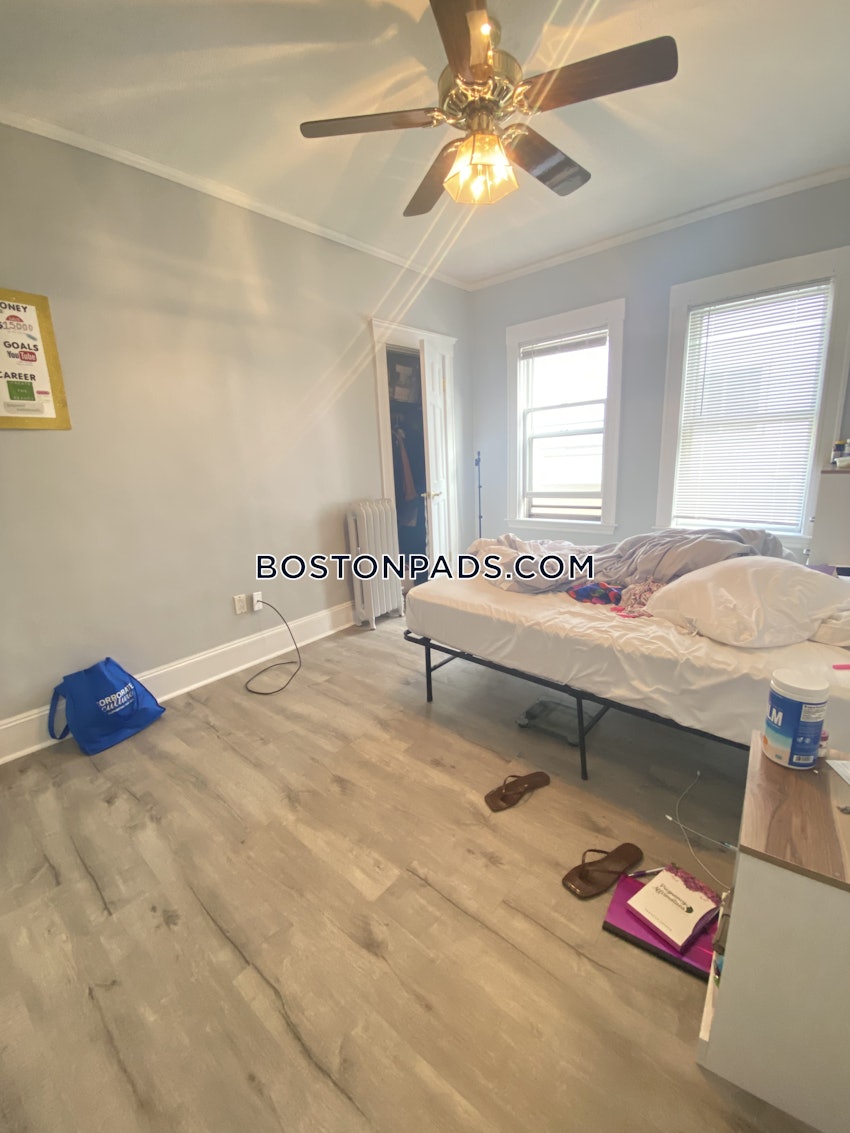 MEDFORD - TUFTS - 4 Beds, 2 Baths - Image 16