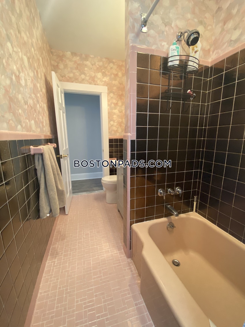 MEDFORD - TUFTS - 4 Beds, 2 Baths - Image 26