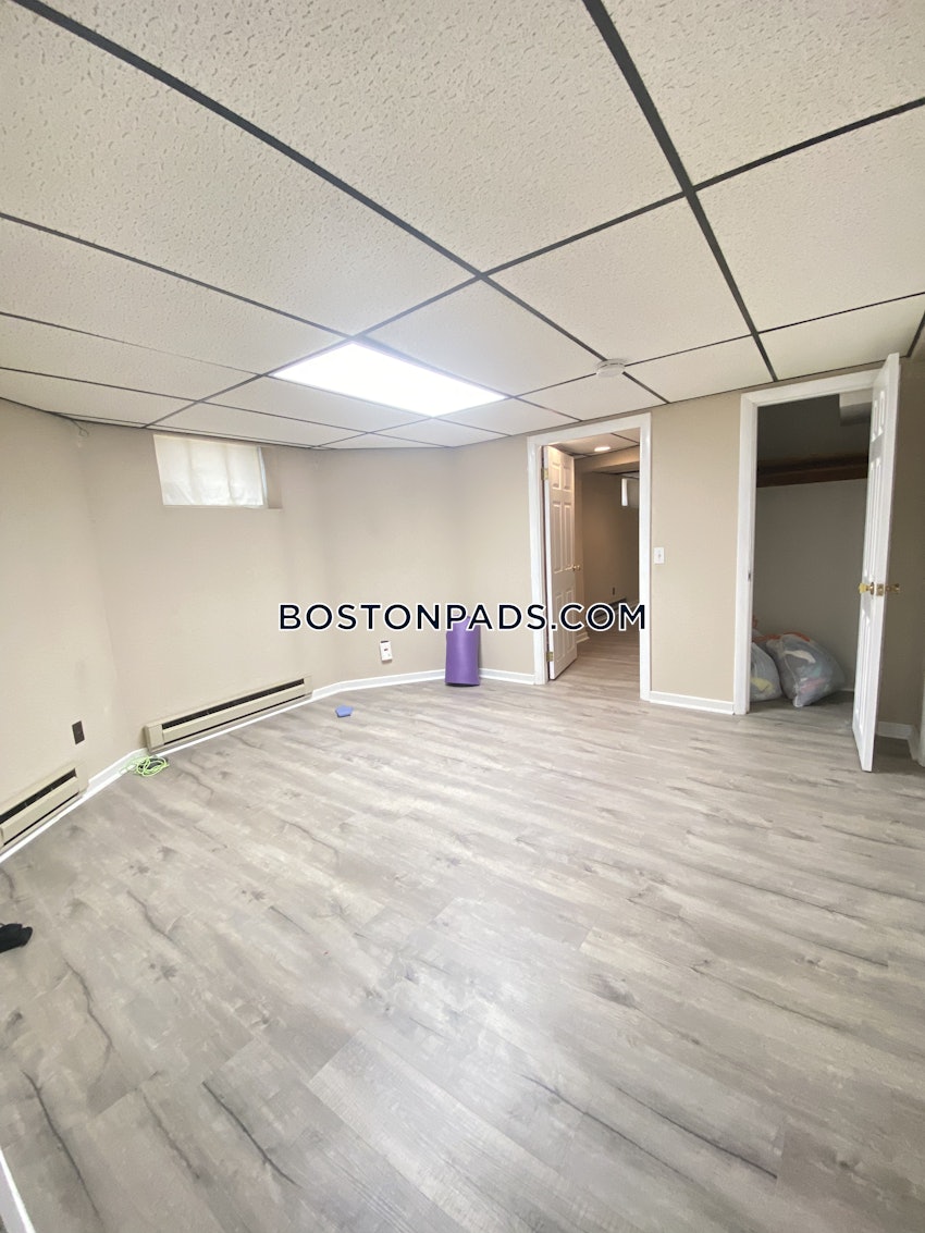 MEDFORD - TUFTS - 4 Beds, 2 Baths - Image 1