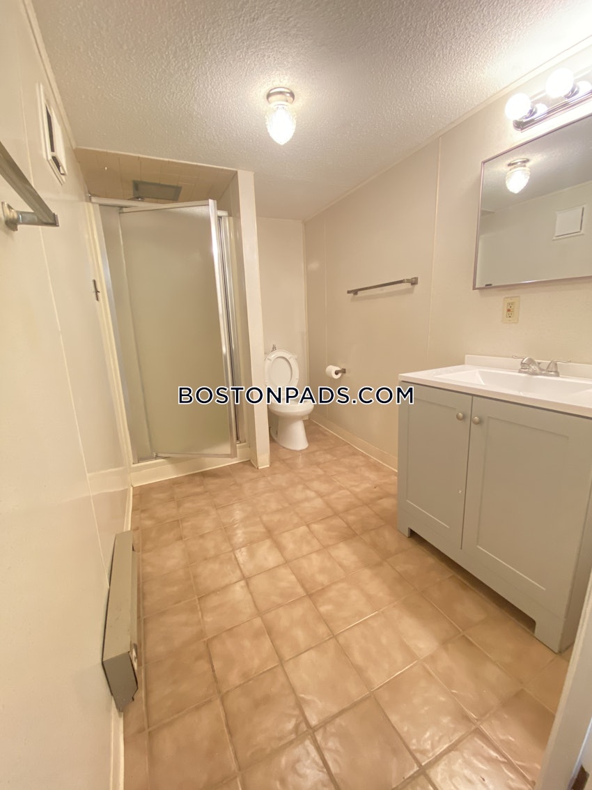 MEDFORD - TUFTS - 4 Beds, 2 Baths - Image 12