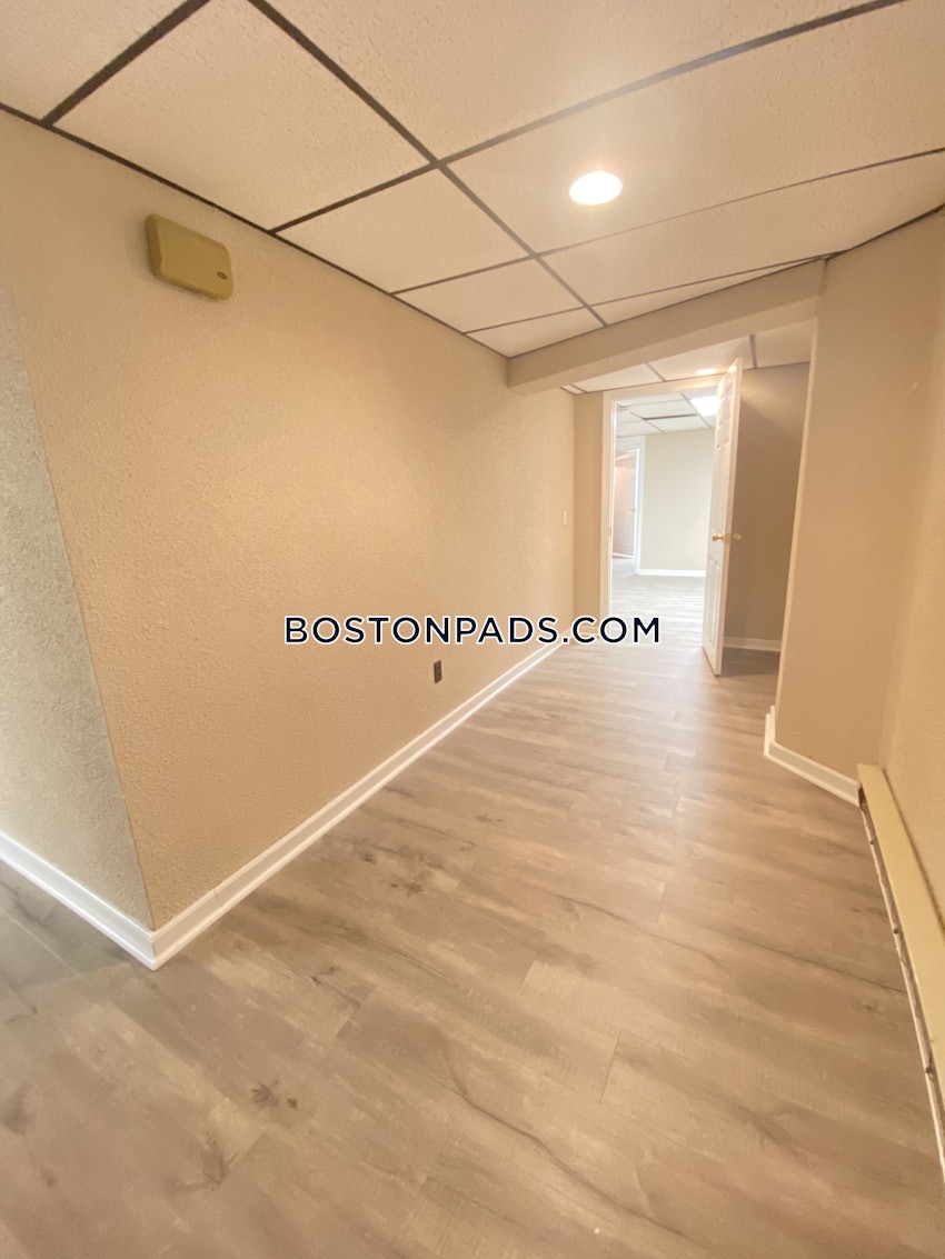 MEDFORD - TUFTS - 4 Beds, 2 Baths - Image 11