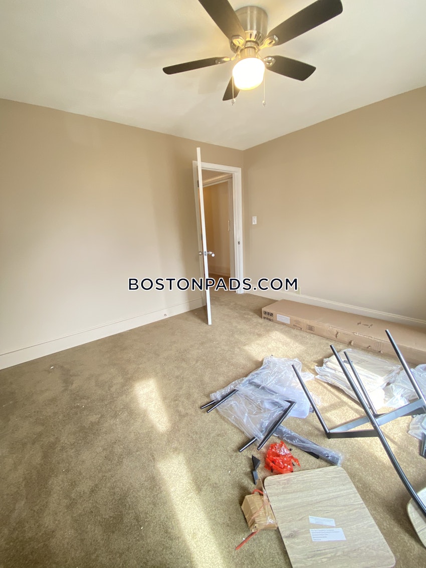 MEDFORD - TUFTS - 4 Beds, 1 Bath - Image 6