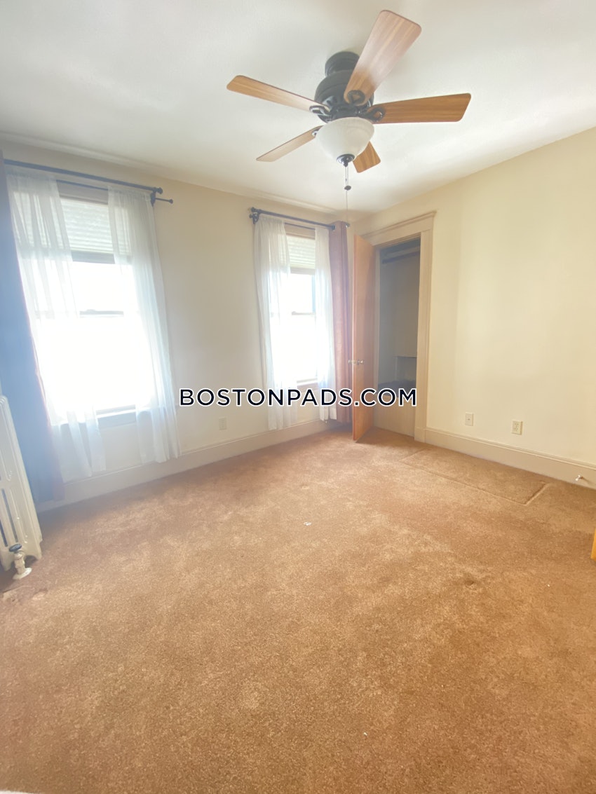 MEDFORD - TUFTS - 4 Beds, 1 Bath - Image 14