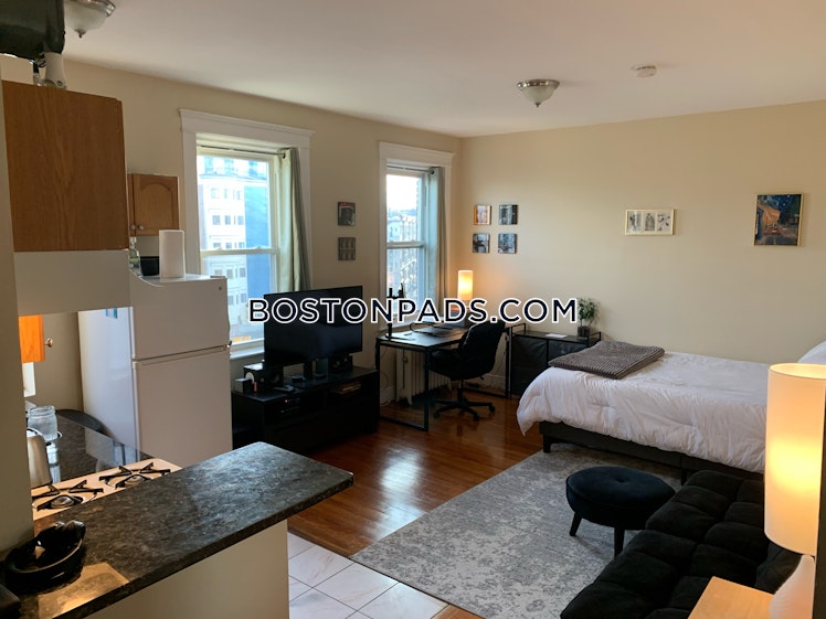 Commonwealth Ave., Boston