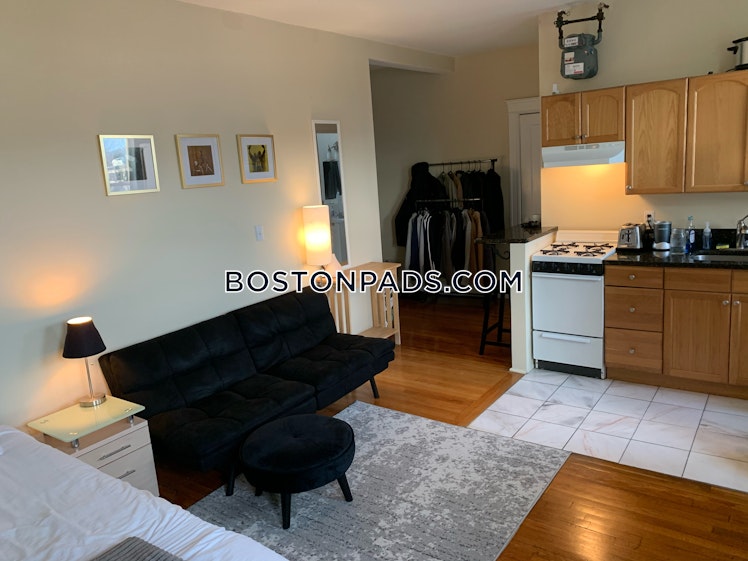 Commonwealth Ave., Boston