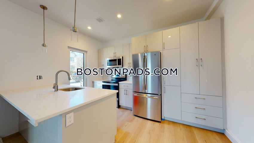 BOSTON - FORT HILL - 5 Beds, 2.5 Baths - Image 9